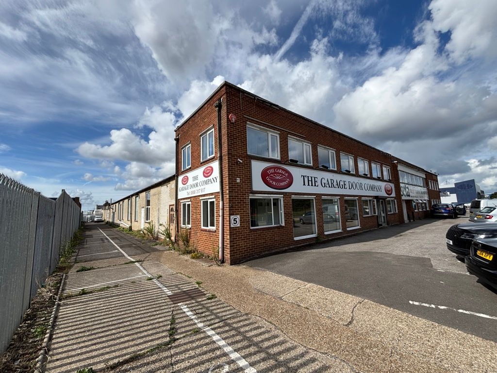 Property photo 1 of 13 Photo 11