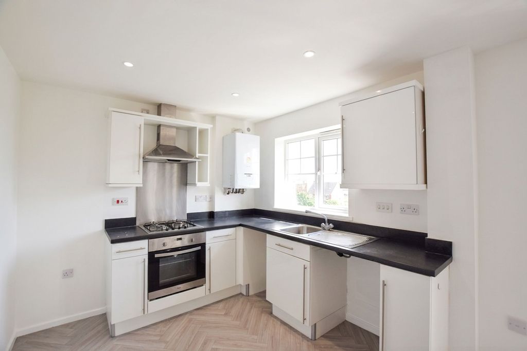 Property photo 2 of 10 Kitchen