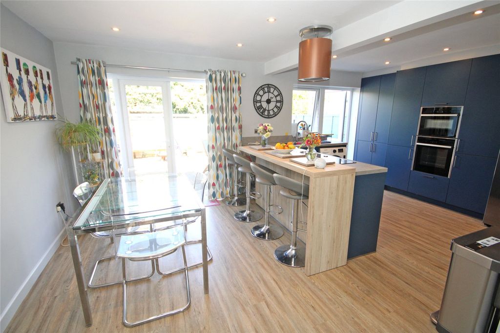 Property photo 3 of 19 Picture No. 11