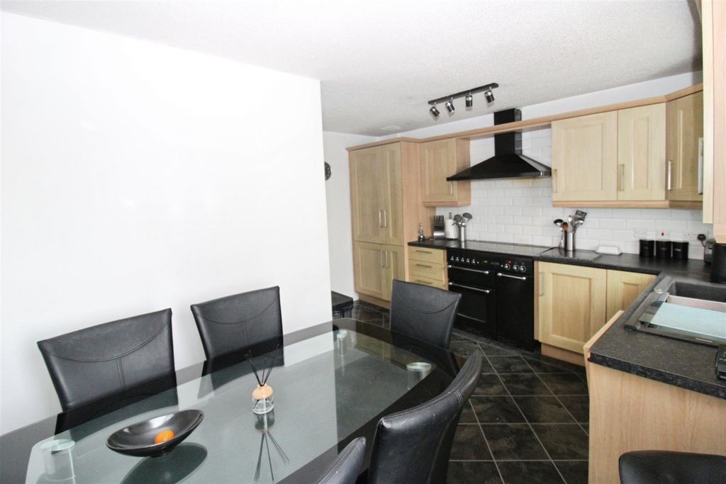 Property photo 3 of 17 Fitted Dining Kitchen