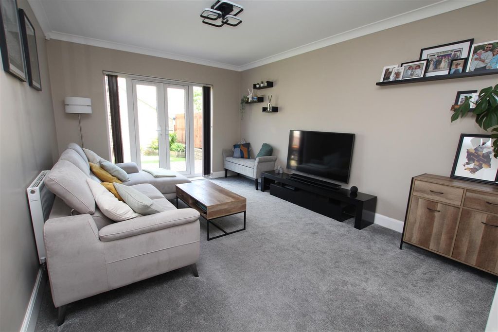 Property photo 2 of 32