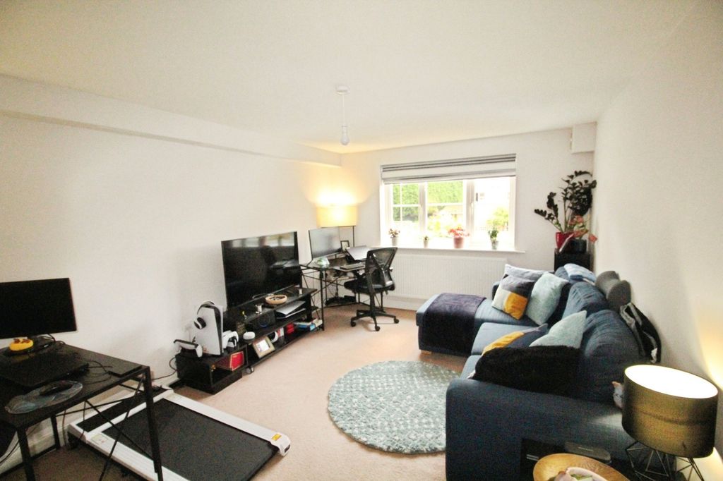 Property photo 3 of 7 Lounge