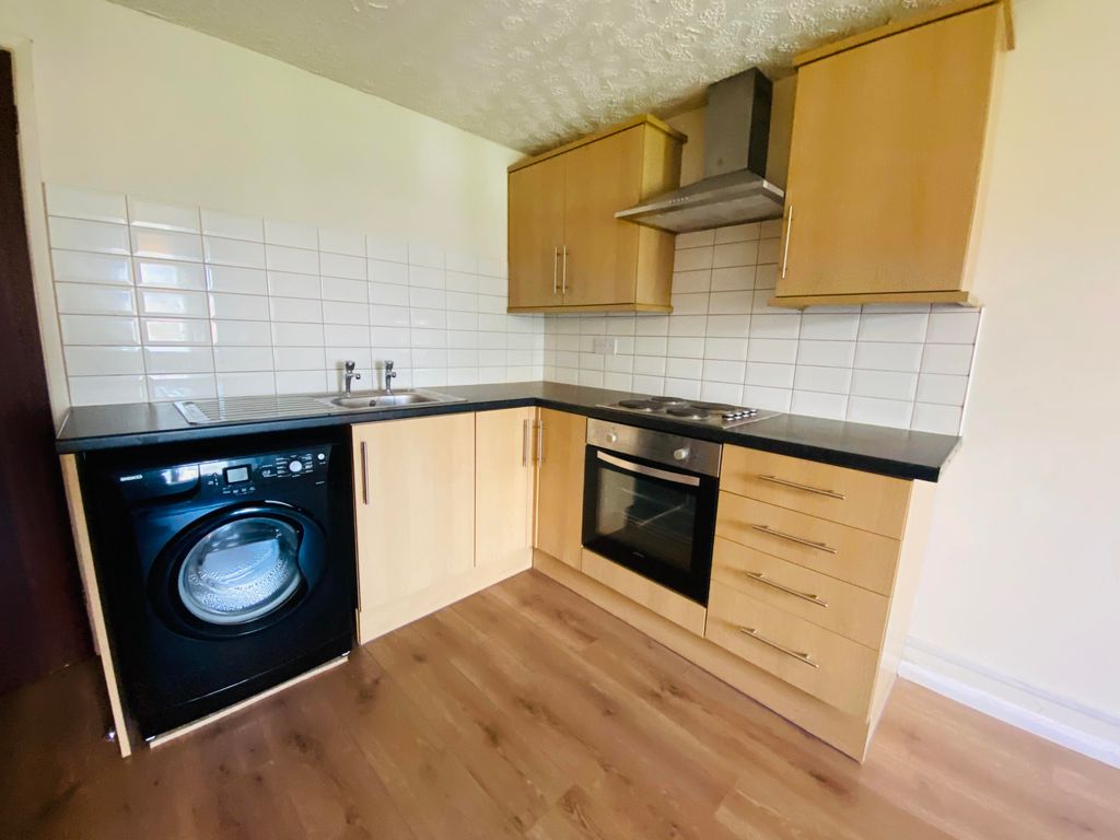 Property photo 1 of 4 Kitchen