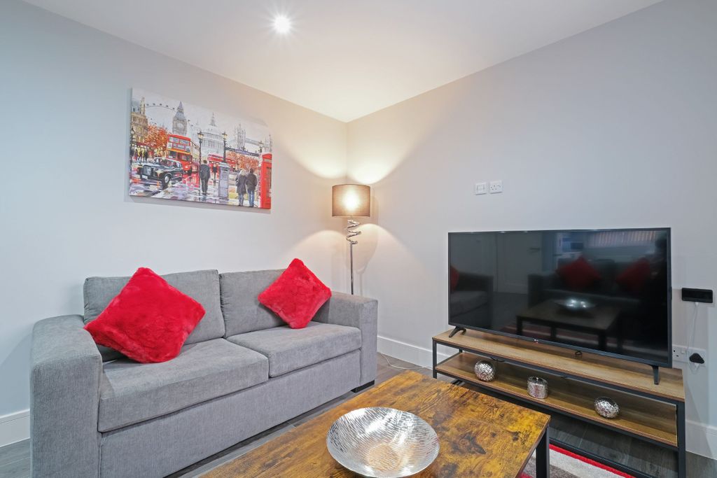 Property photo 1 of 32