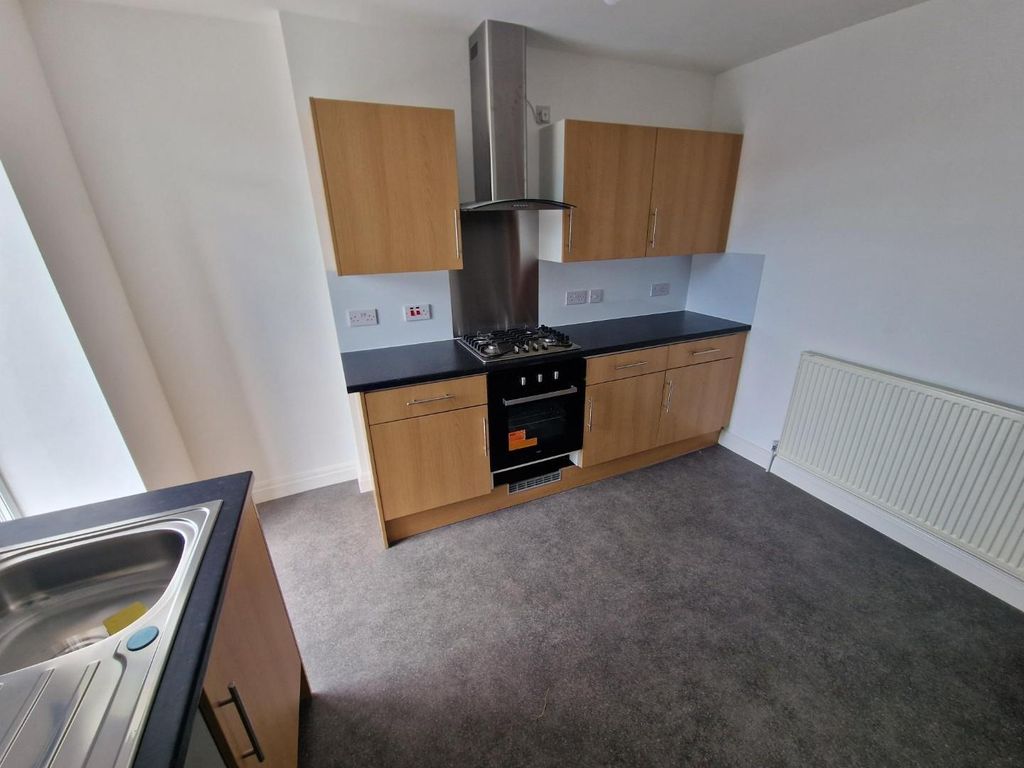 Property photo 3 of 10 Kitchen