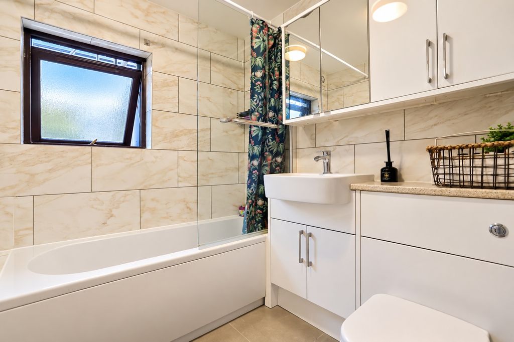 Property photo 3 of 5 Professional_Bathroom (1)