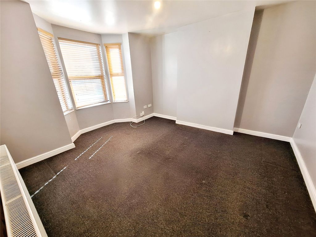 Property photo 2 of 27 Lounge