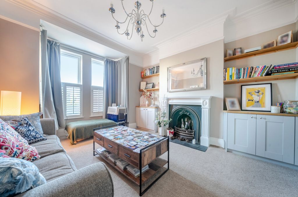 Property photo 3 of 23 1385826-20-692Ef949F0B45