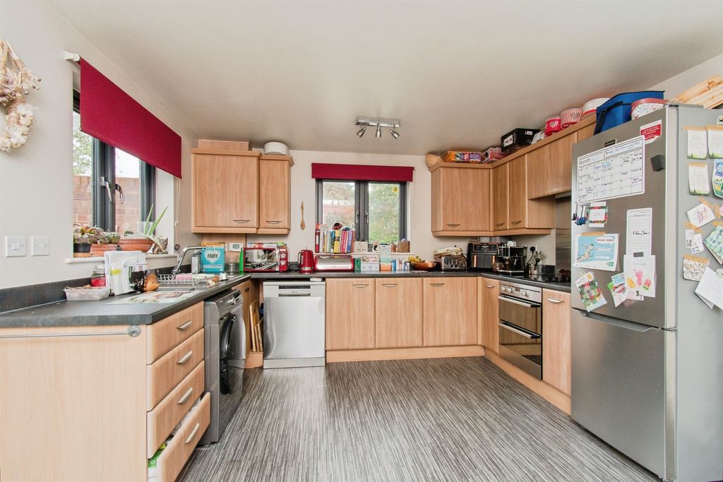Property photo 2 of 14