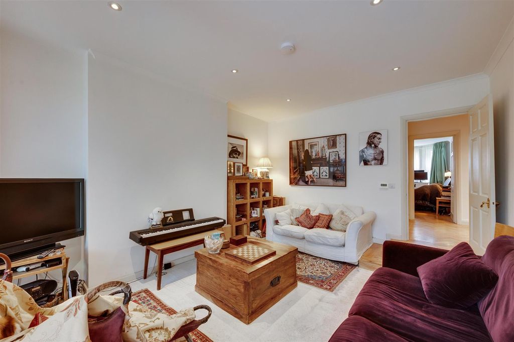 Property photo 3 of 25 Daniels_Randolph Avenue, London W9_012.Jpg