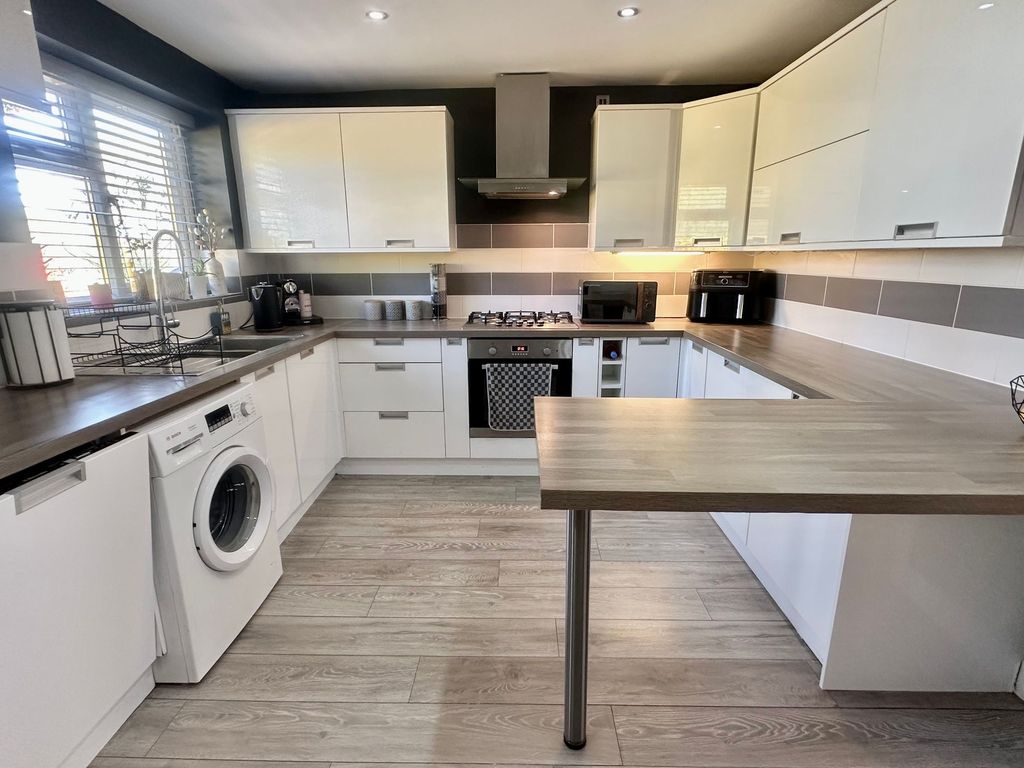 Property photo 2 of 23