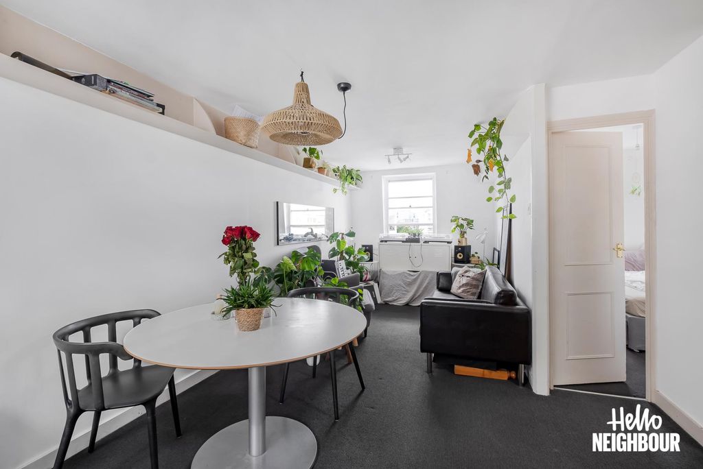 Property photo 3 of 11 Photo 2