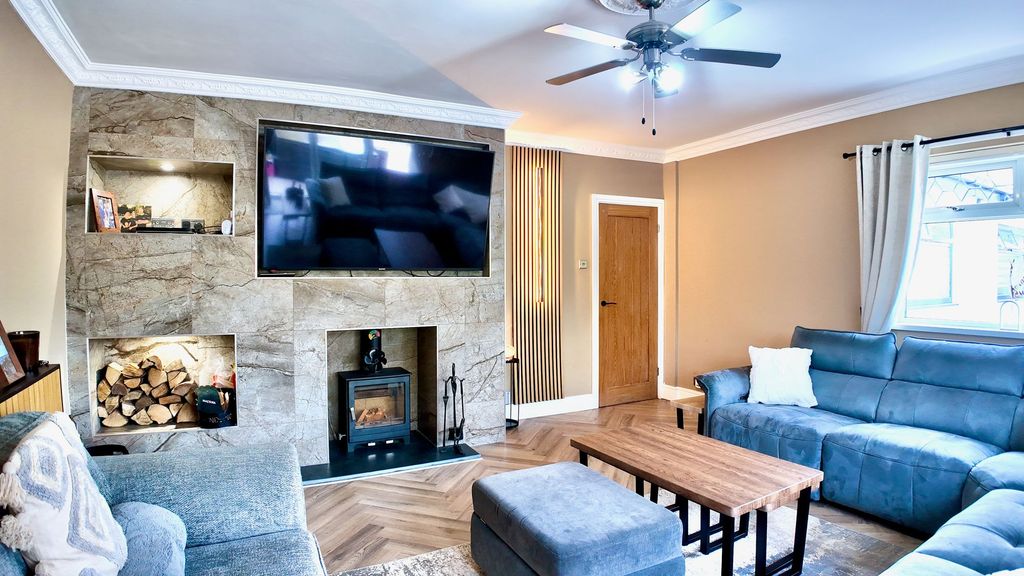 Property photo 2 of 40