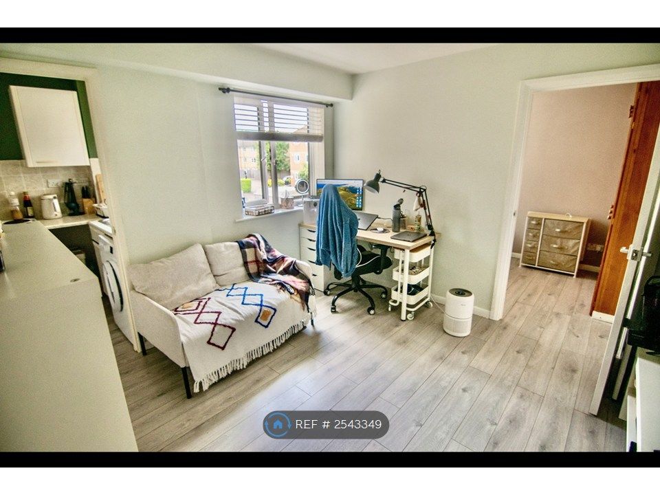 Property photo 1 of 13 Living Room