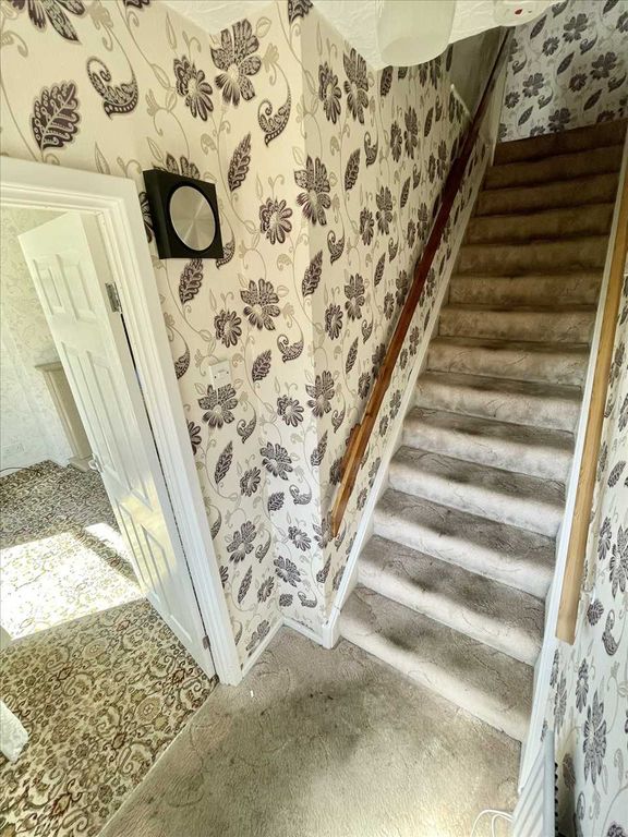 Property photo 2 of 11 Entrance Lobby