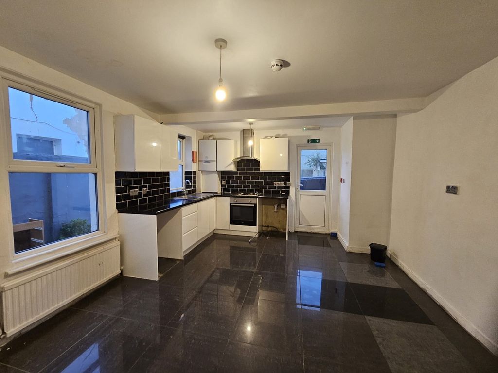 Property photo 3 of 9 Not Specified