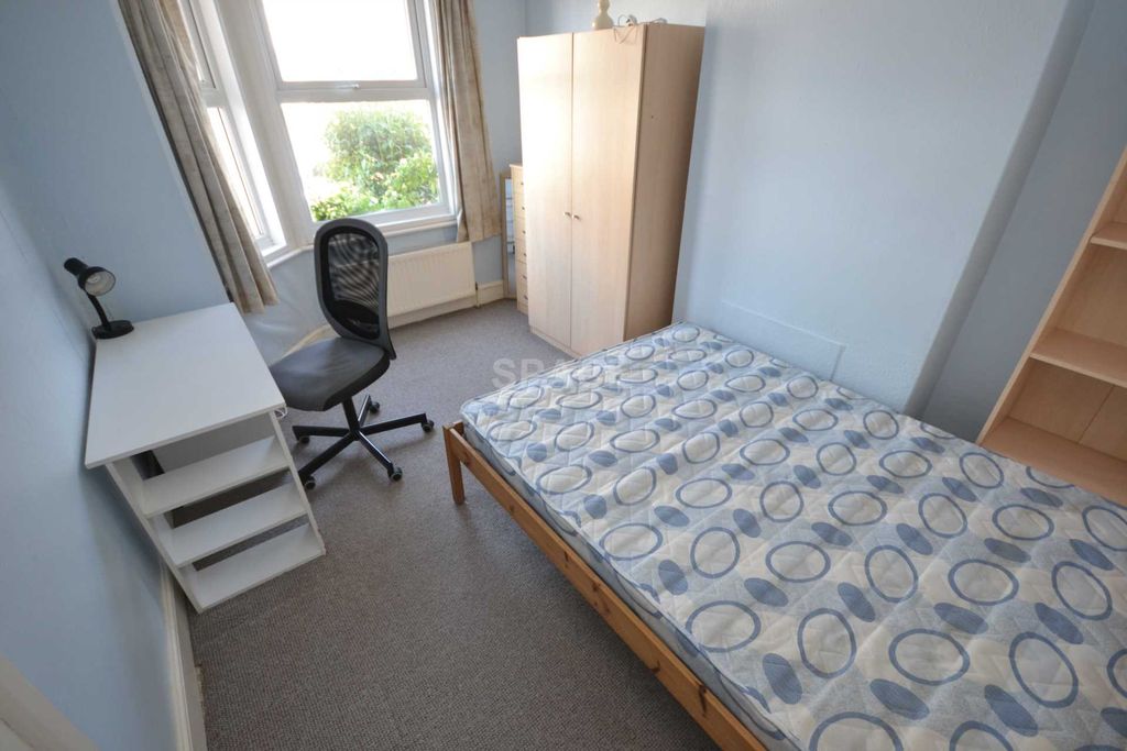 Property photo 2 of 7