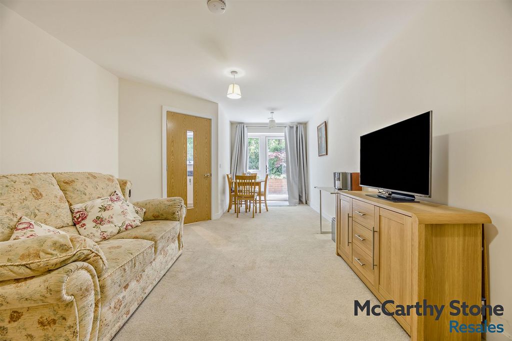 Property photo 2 of 36 8691155-Interior03-800.Jpg