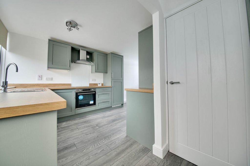 Property photo 1 of 18 Kitchen