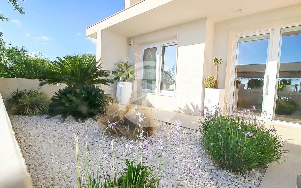 Property photo 1 of 25