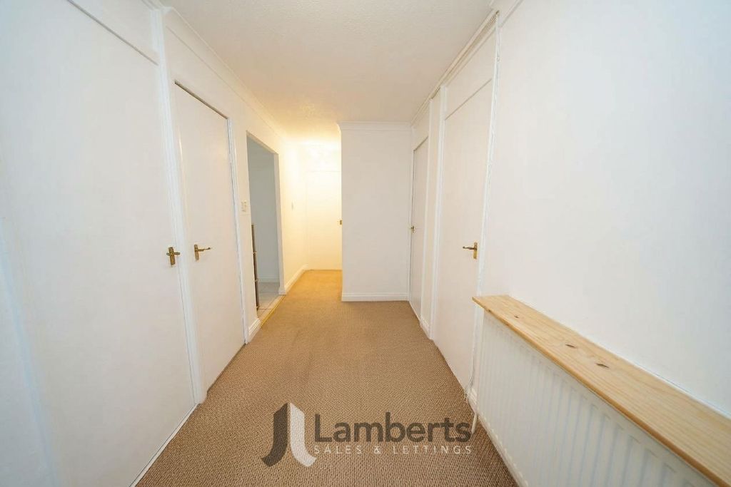 Property photo 3 of 15 Entrance Hall