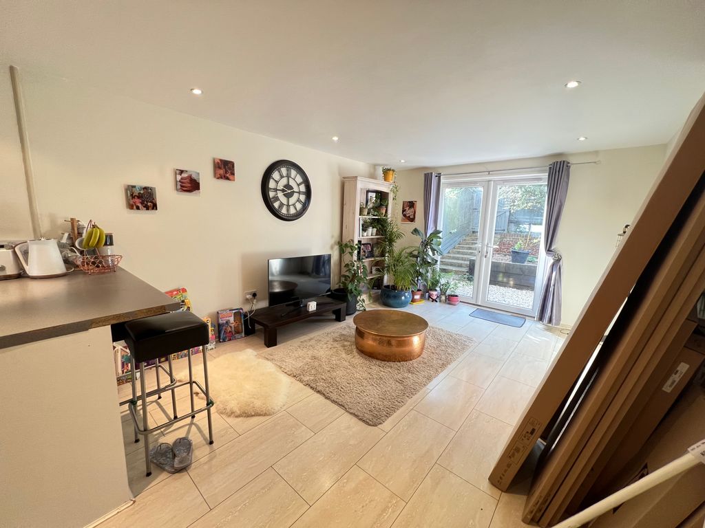 Property photo 2 of 10 Image