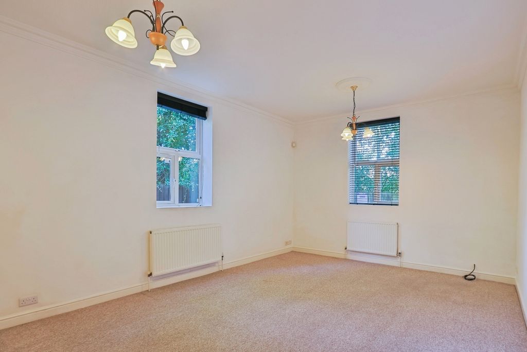 Property photo 2 of 11 Photo