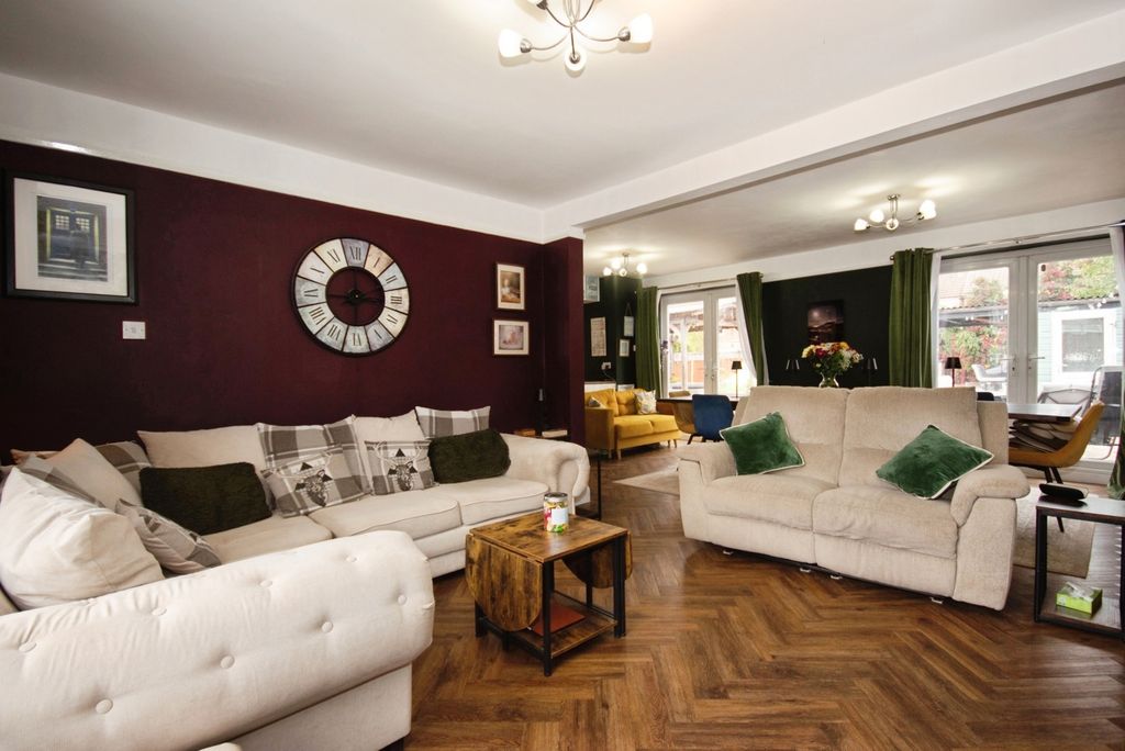Property photo 2 of 27 Pbox-Img.Jpg
