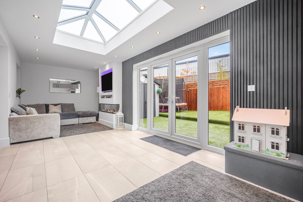 Property photo 2 of 30