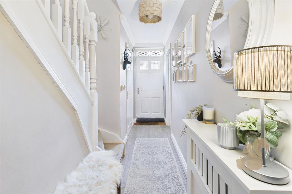 Property photo 3 of 25 Hallway