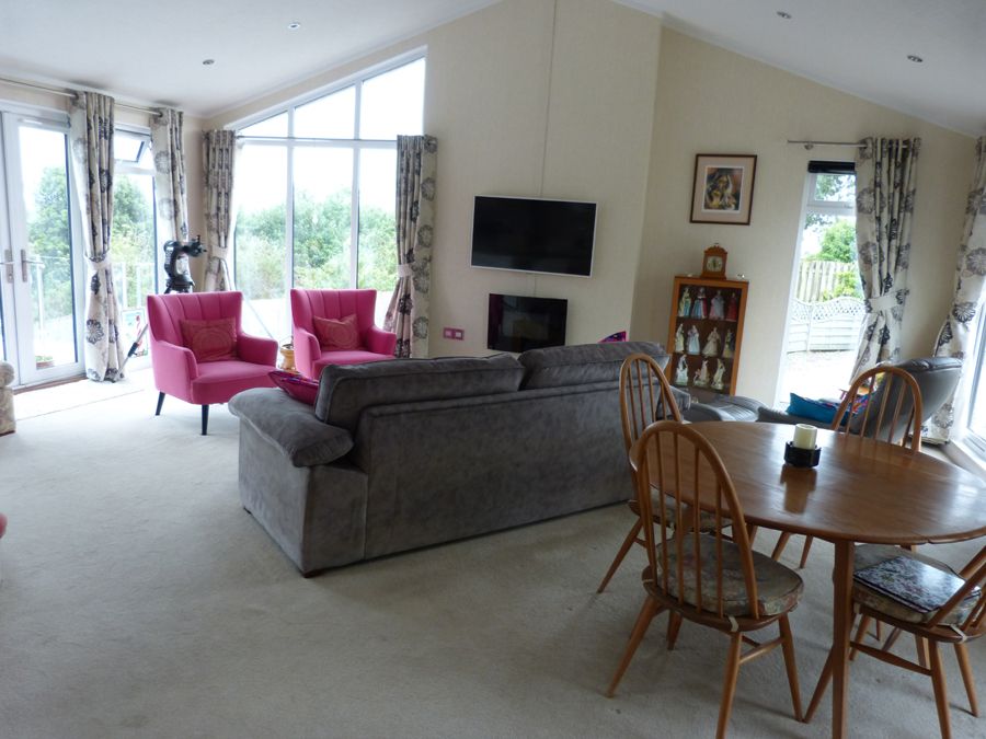 Property photo 3 of 31 Dining-Lounge