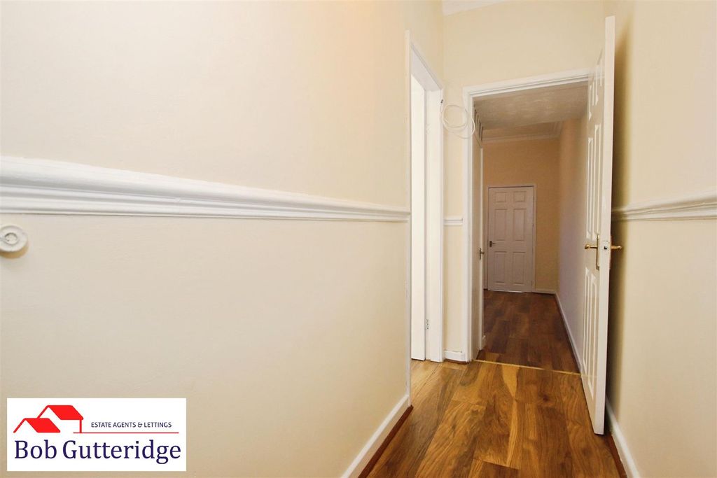 Property photo 2 of 22 Entrance Hallway