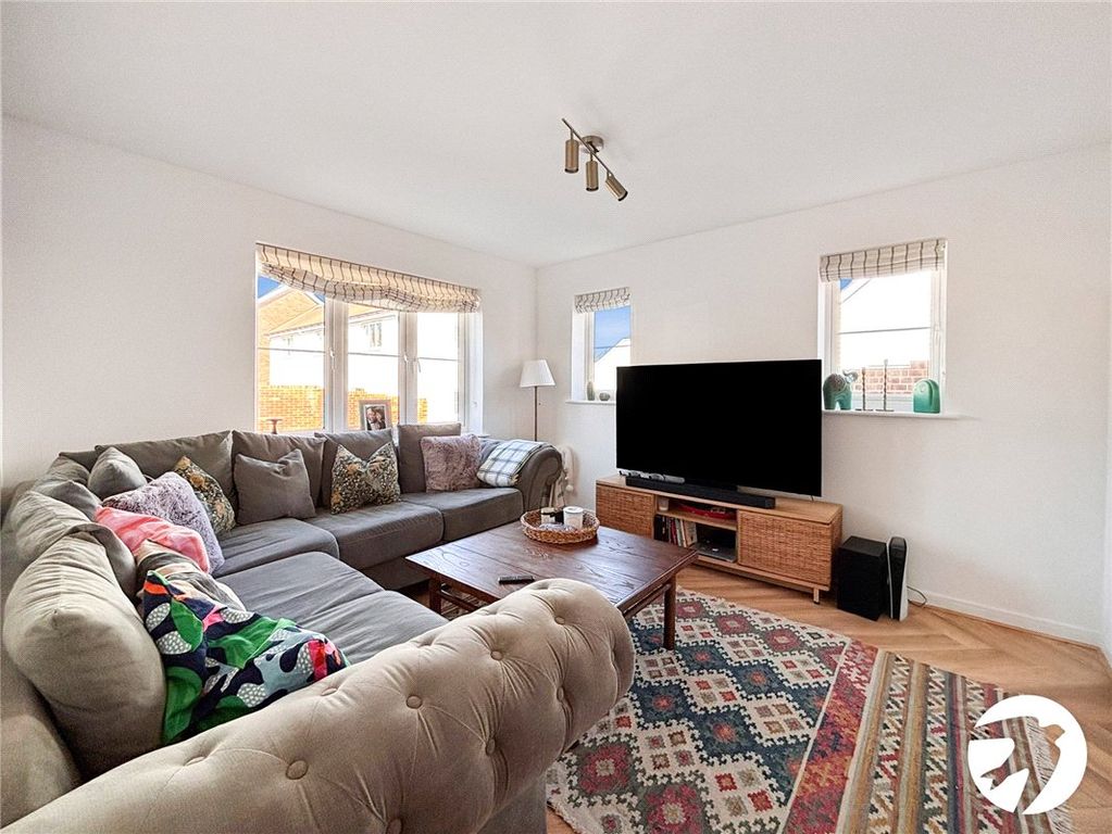 Property photo 2 of 11 Lounge