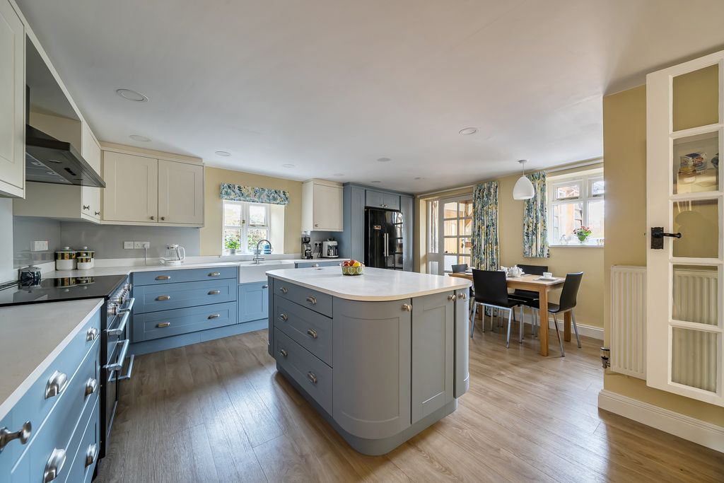 Property photo 2 of 26 1431692-12-69Bd78d64F84A