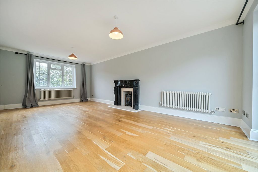 Property photo 3 of 38 Picture No. 05