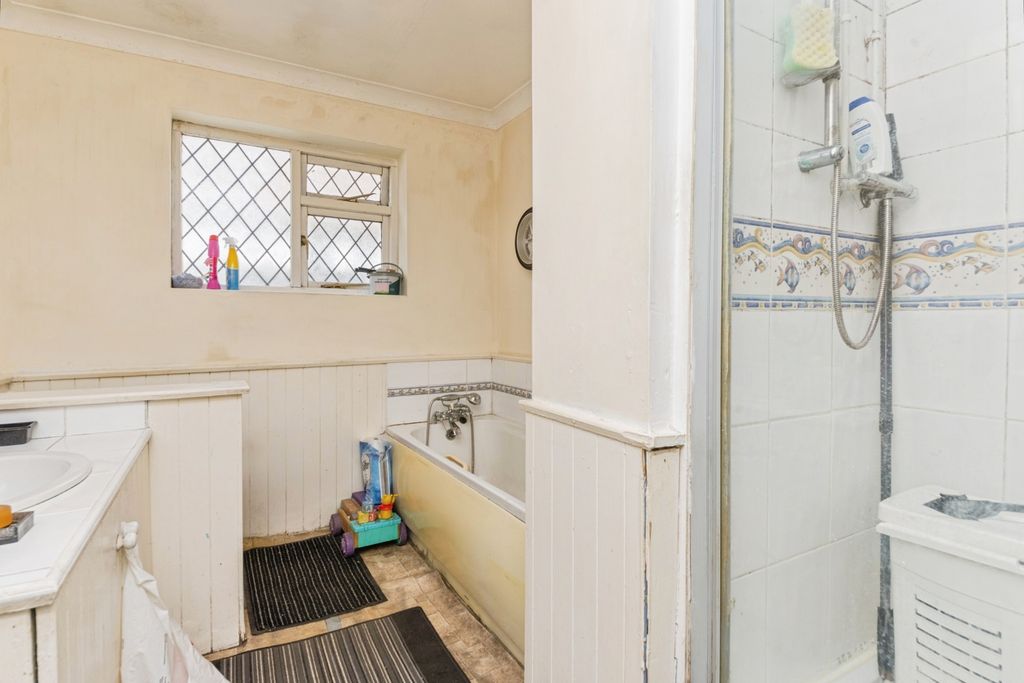Property photo 3 of 7 Bathroom