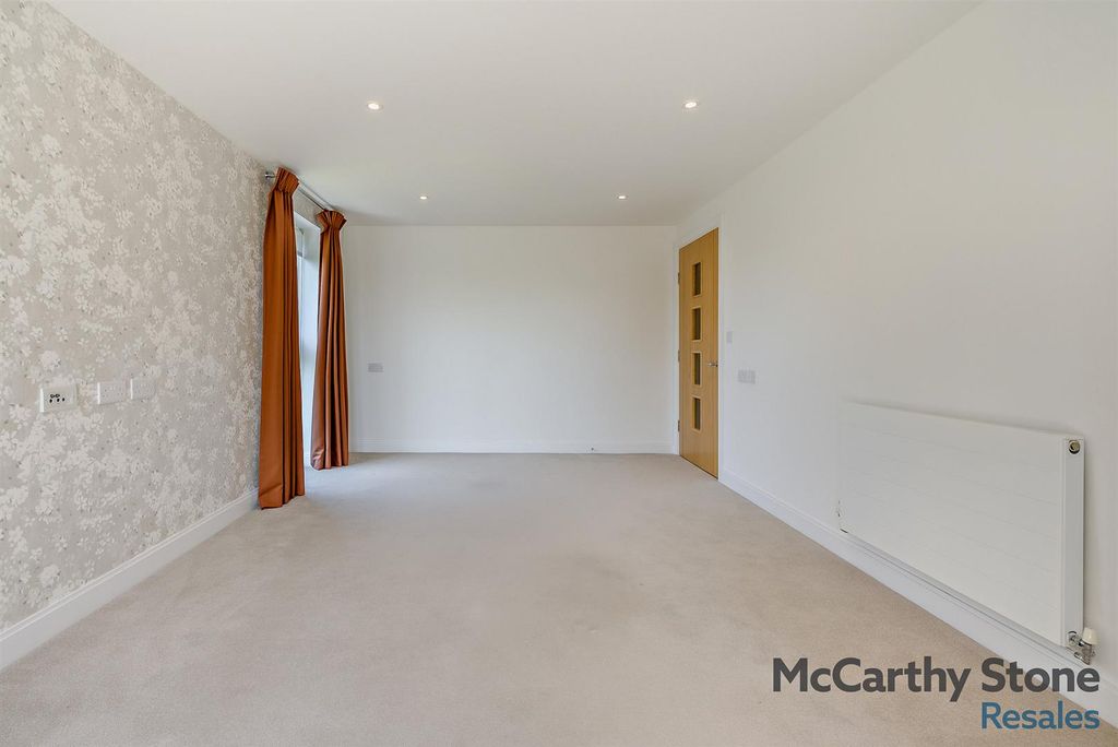 Property photo 3 of 30 8653804-Interior11-800.Jpg