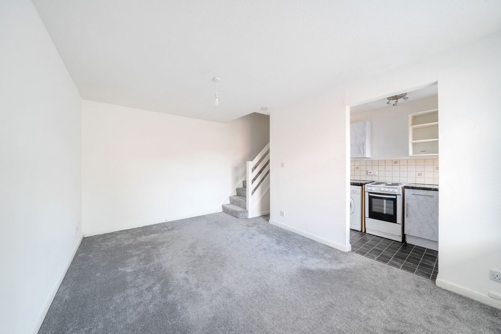 Property photo 2 of 17 1317904-1-685Ec33...
