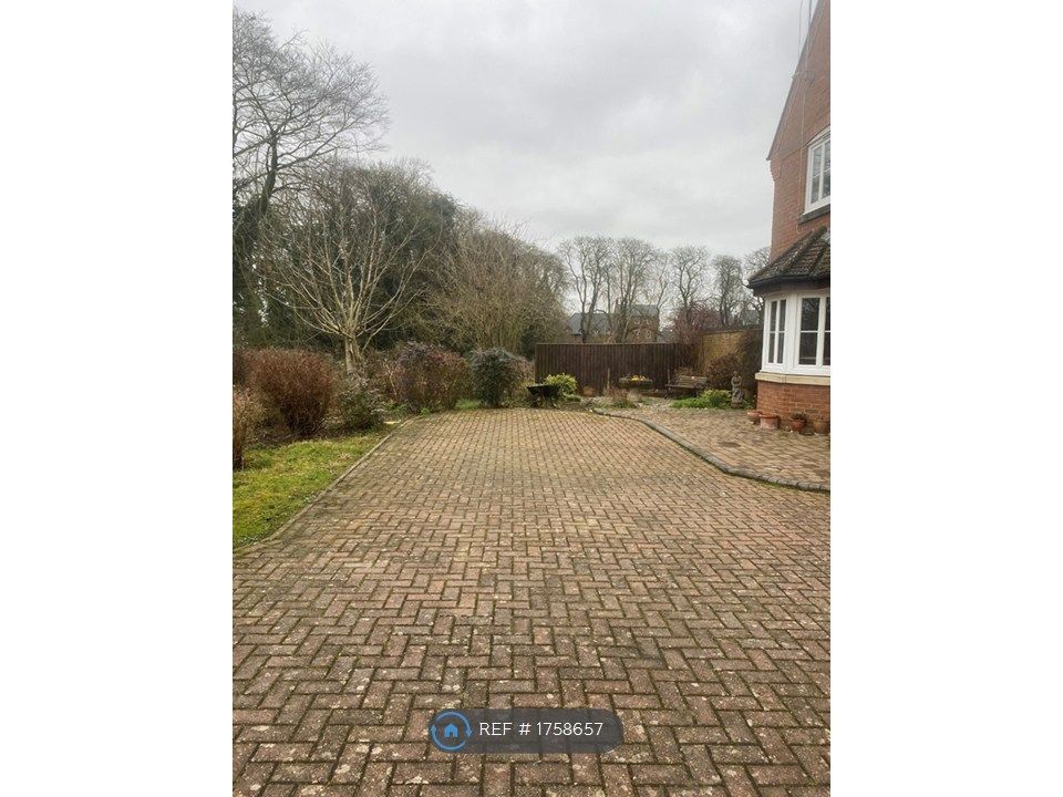 Property photo 2 of 28