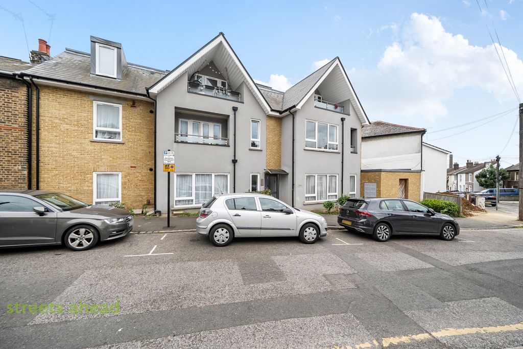 Property photo 1 of 17 993d103E-5F6B-46d...
