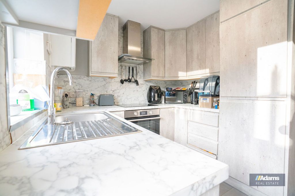 Property photo 2 of 27