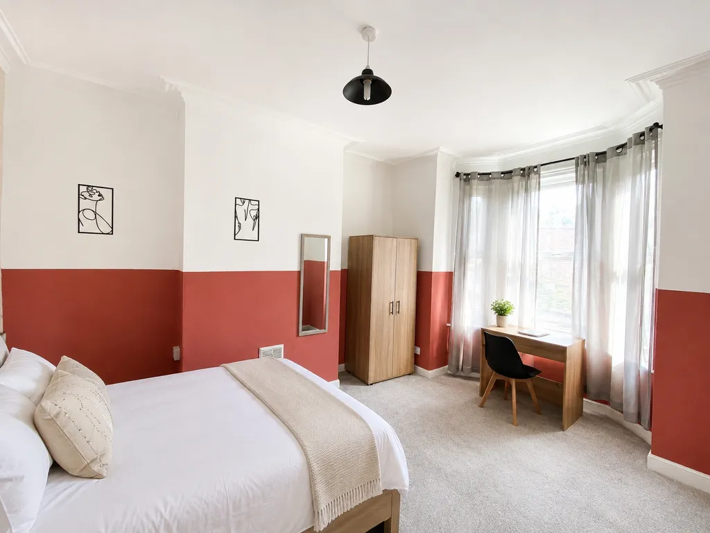 House in Nottingham, Hyson Green - View 6