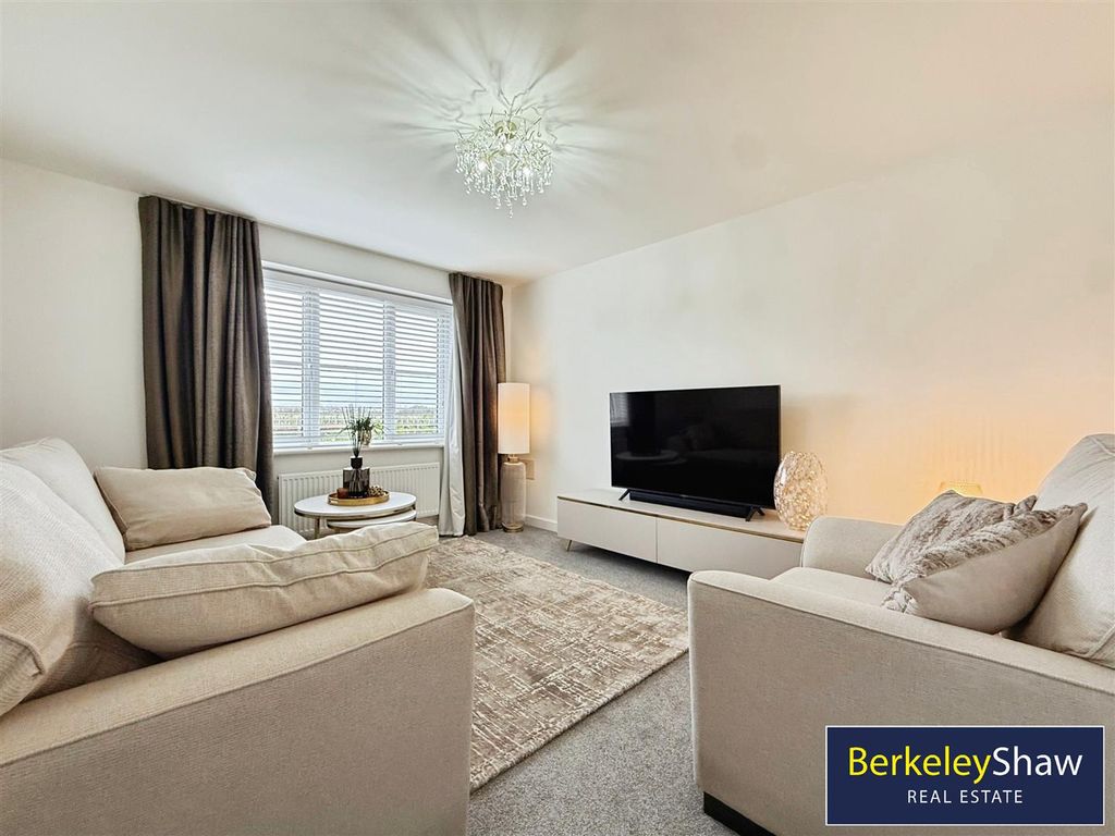 Property photo 2 of 28 Lounge