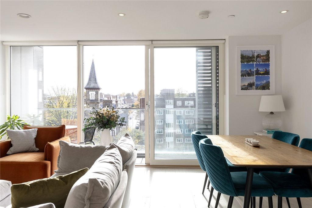 Property photo 3 of 16 Reeception