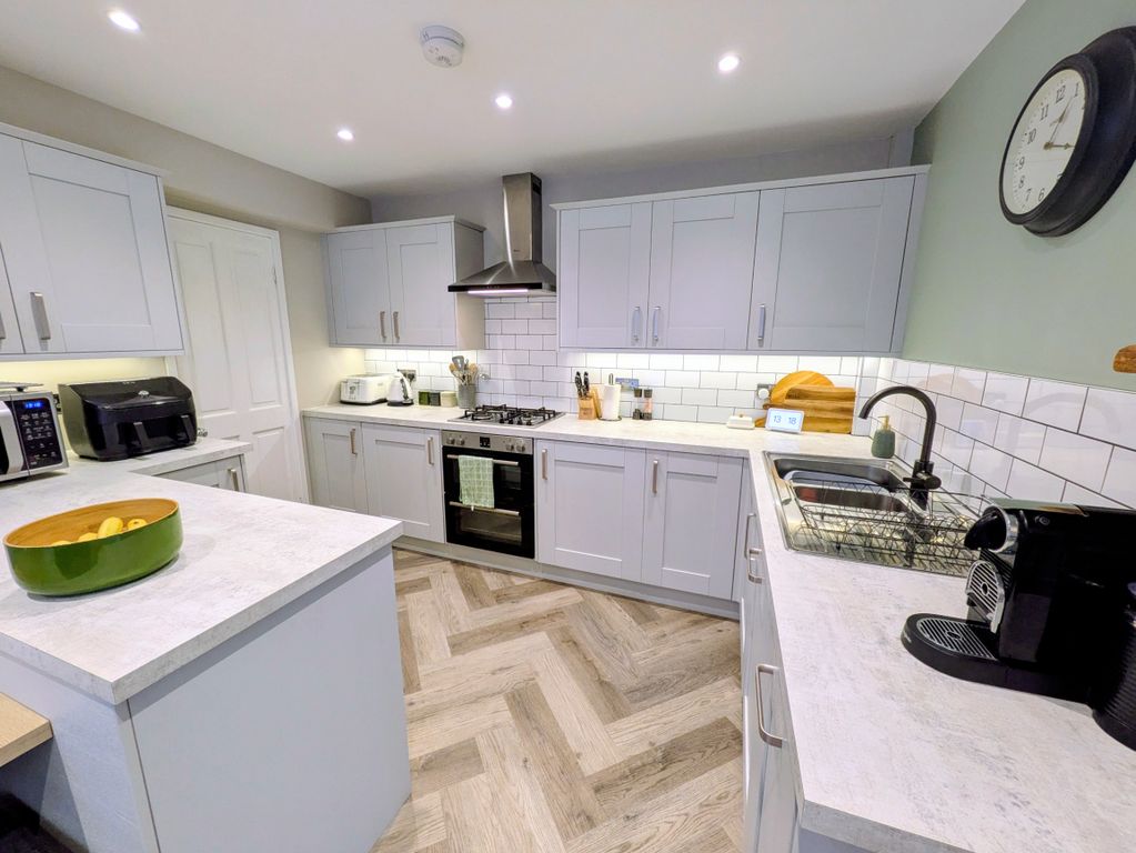 Property photo 3 of 30 1000032915