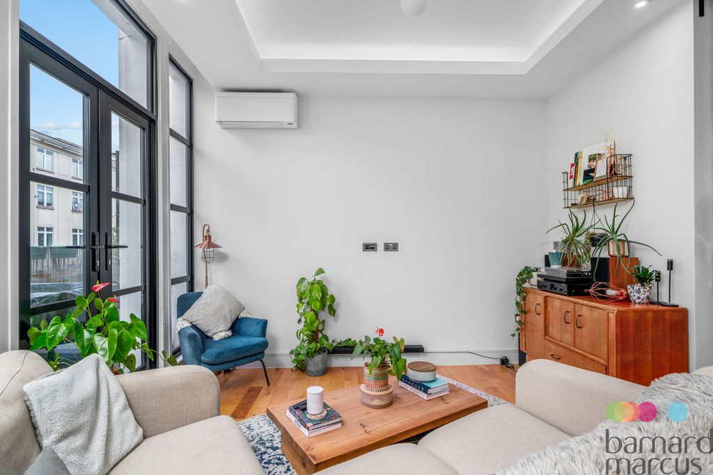 Property photo 3 of 24