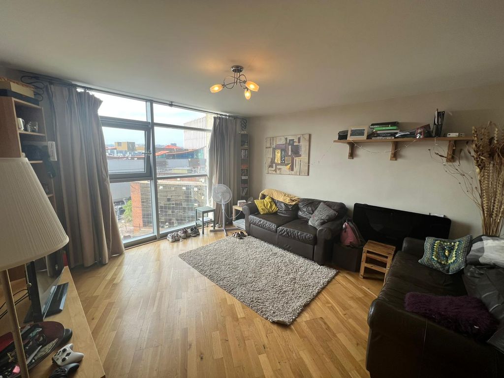 Property photo 1 of 5 Living Room