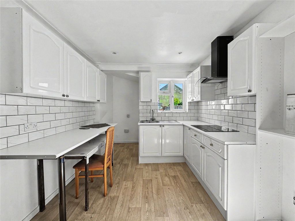 Property photo 3 of 19 Picture No. 18