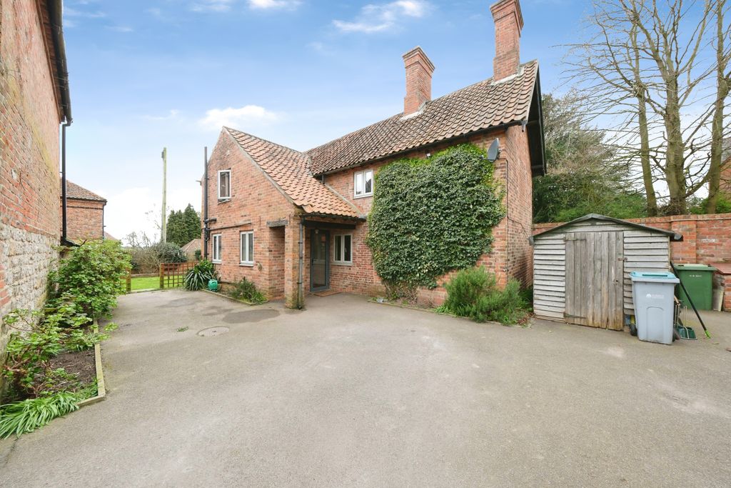 Property photo 2 of 21