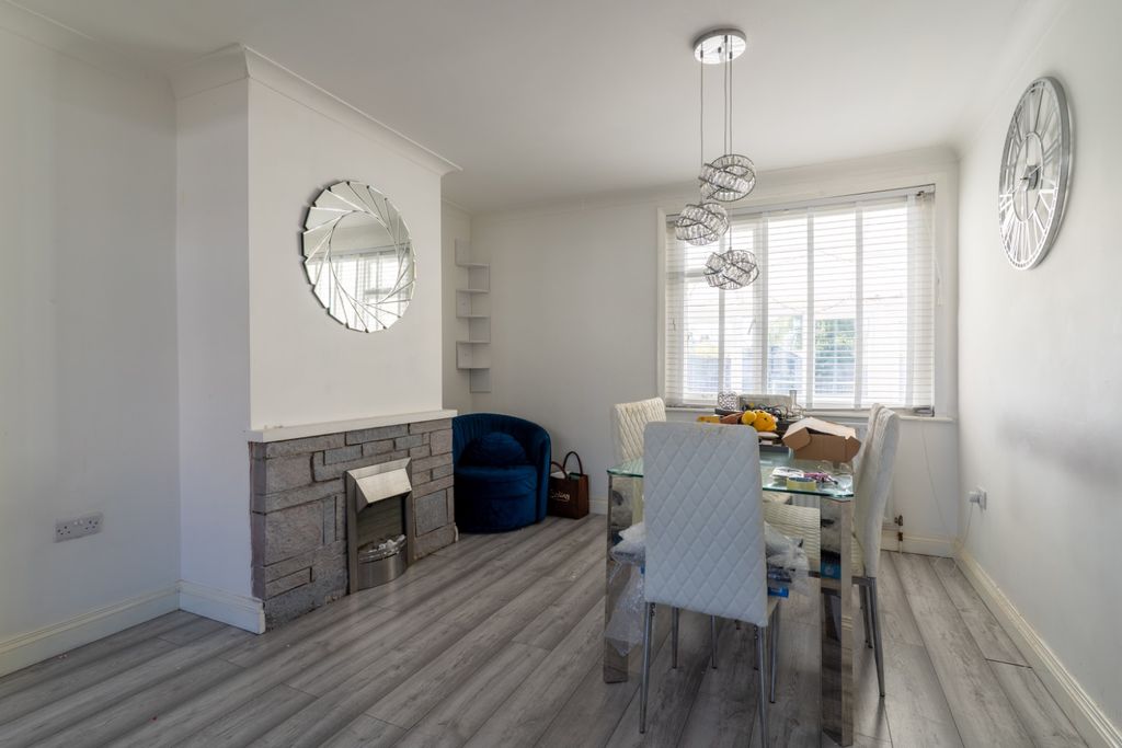 Property photo 3 of 21 3939853